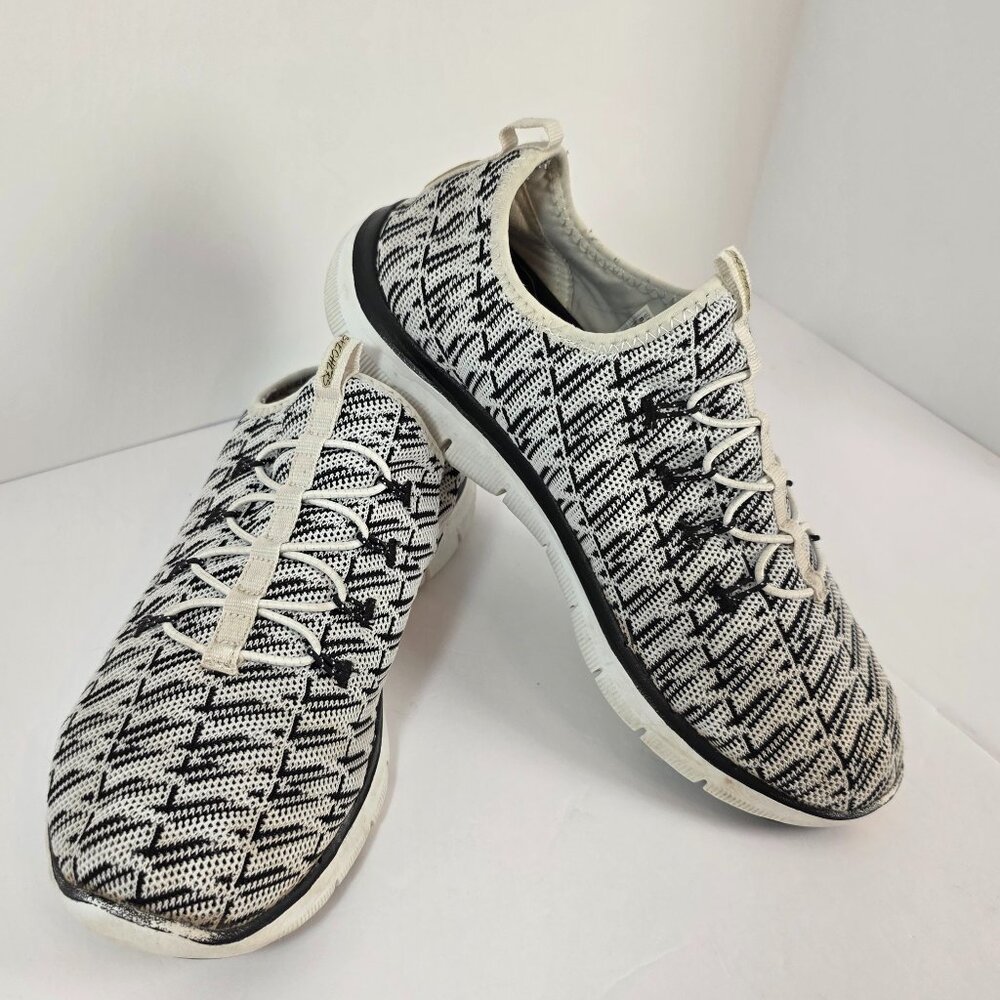 Skechers Slip-On Walking Sneakers Women’s 8.5 Memory Foam - Black & White